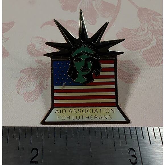 Aid Association for Lutherans 1983 Signed Statue of Liberty American Flag Pin - Picture 3 of 3